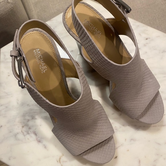 NWOT Michael Kors Josephine Platform Wedge- Grey - Picture 5 of 6
